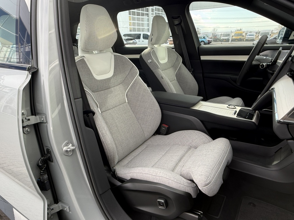 Volvo Ex90