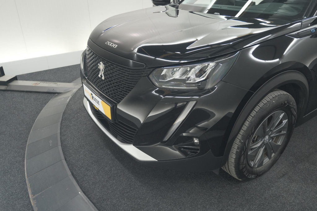 Peugeot E-2008