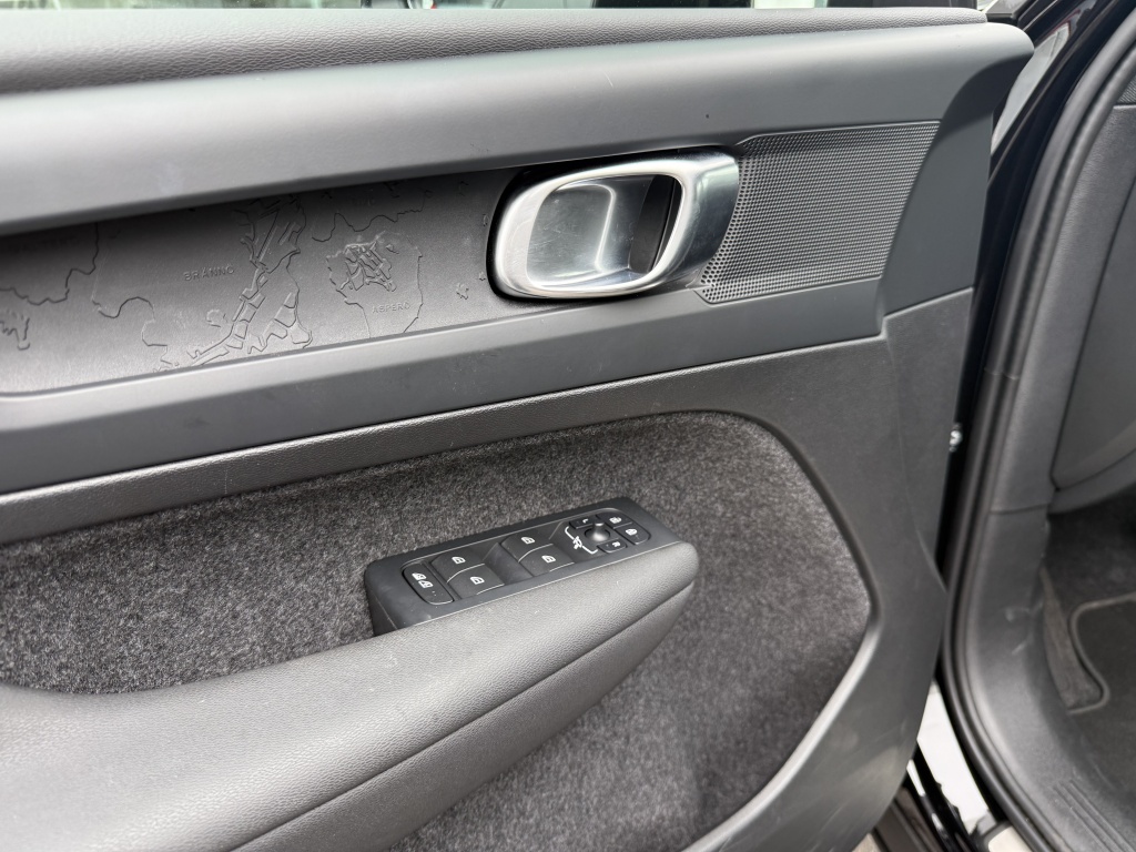 Volvo Ex40
