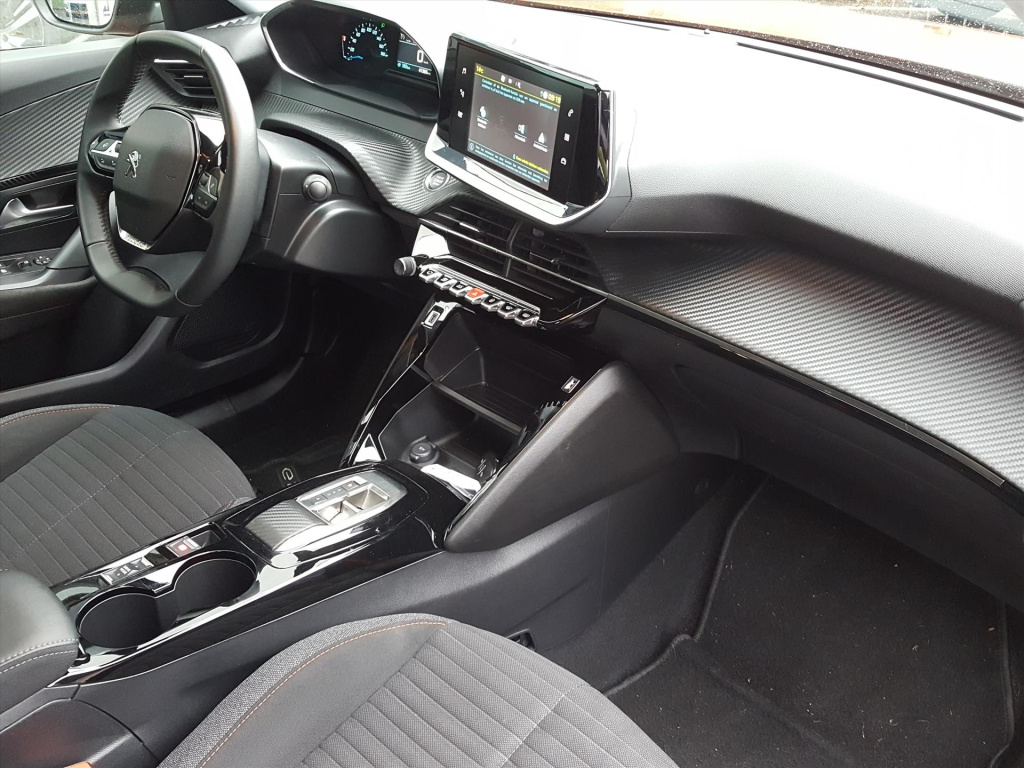 Peugeot E-2008