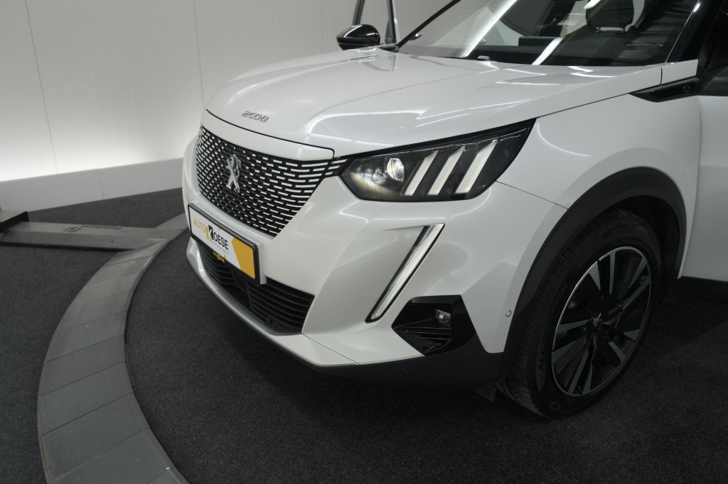 Peugeot E-2008