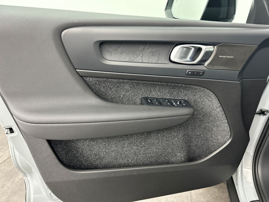 Volvo Ex40