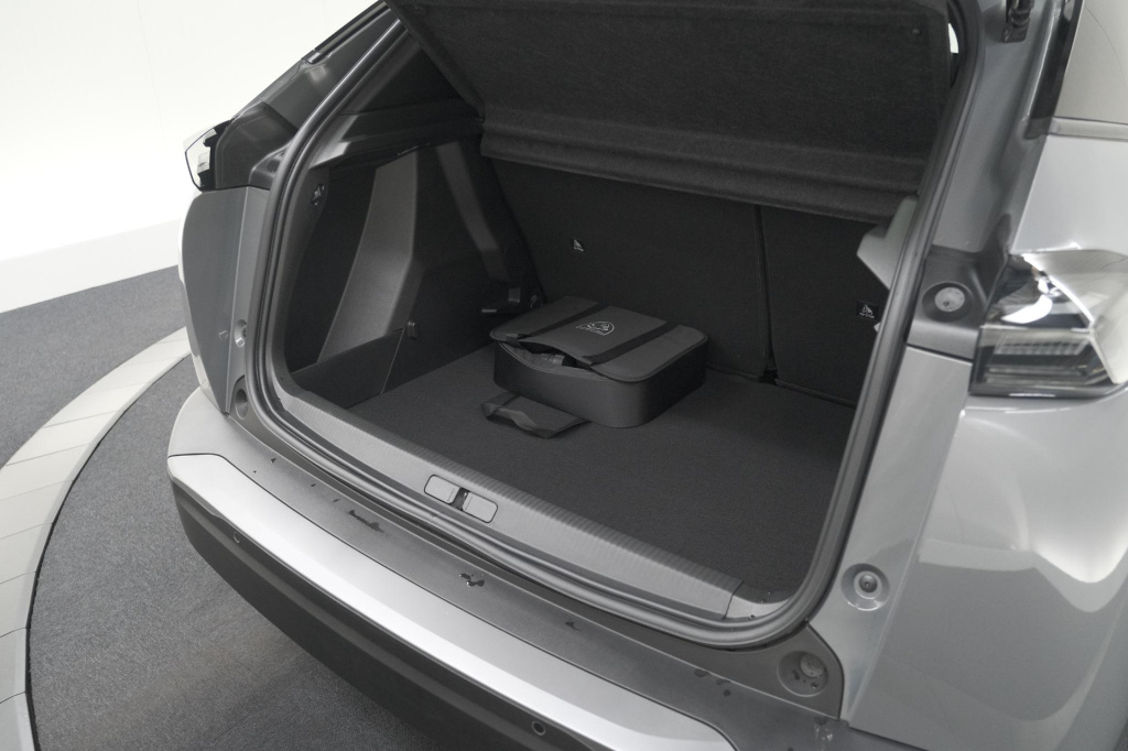 Peugeot E-2008