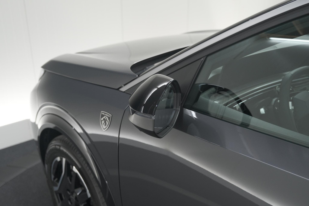 Peugeot E-3008