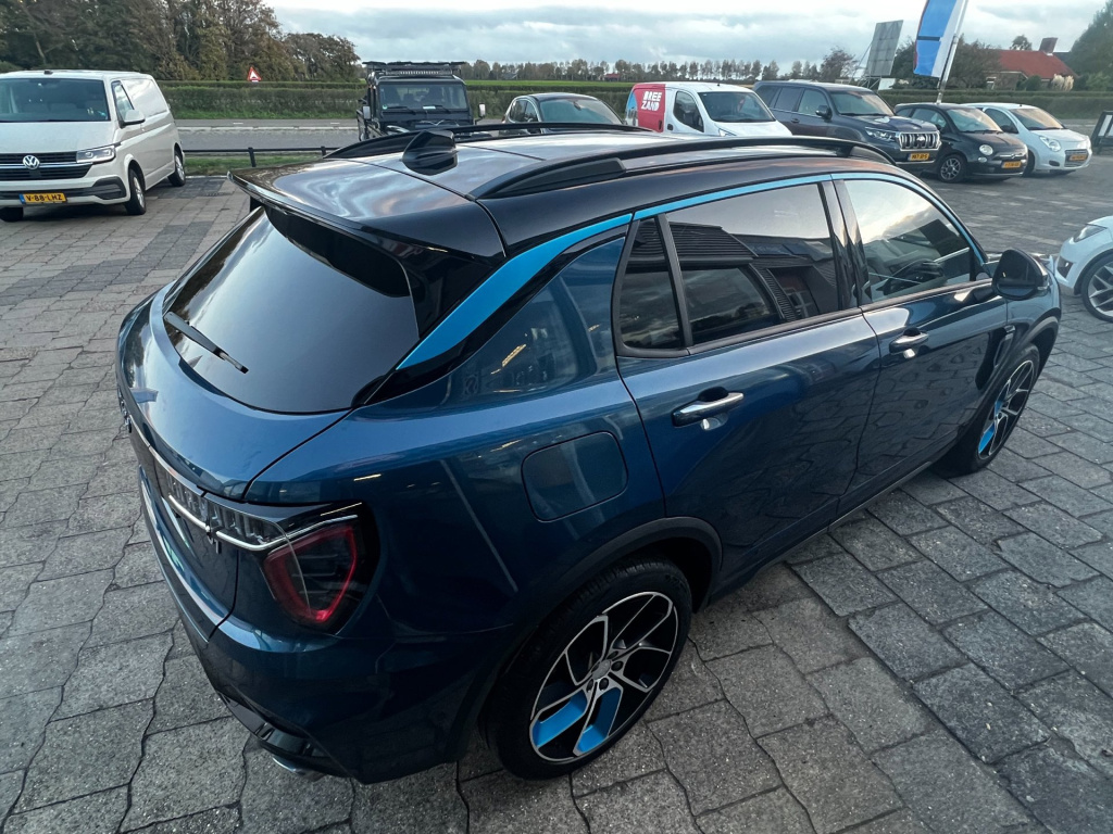Lynk & Co 01