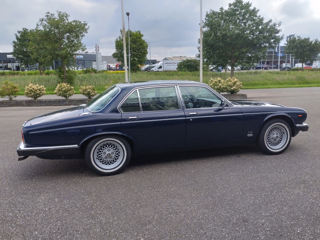 Jaguar Xj