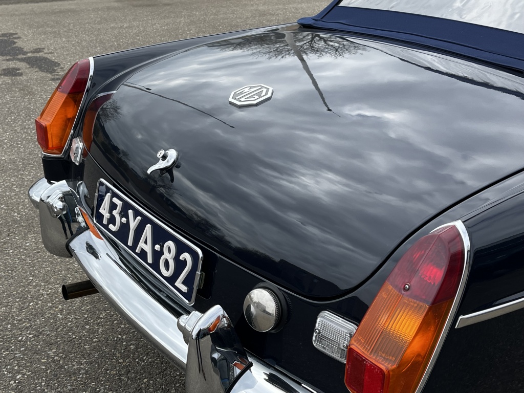 MG B