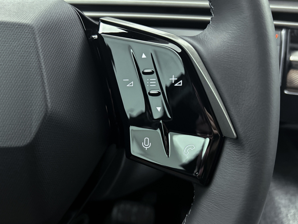 Peugeot E-3008