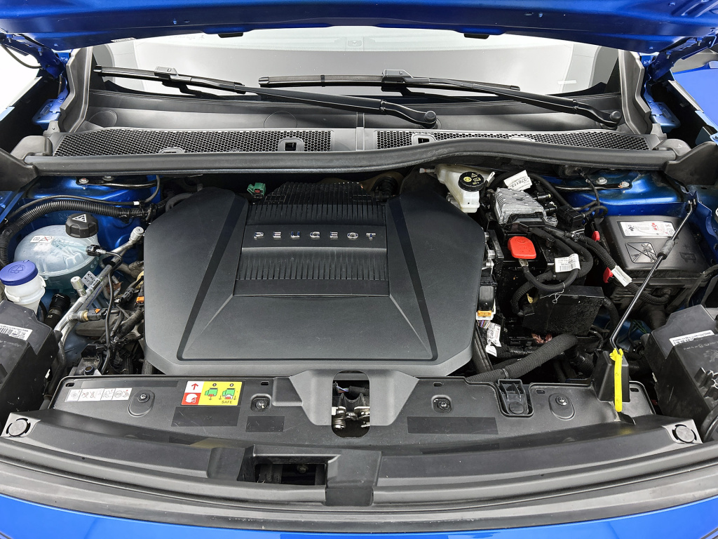 Peugeot E-2008
