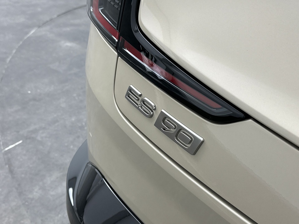 Volvo Es90