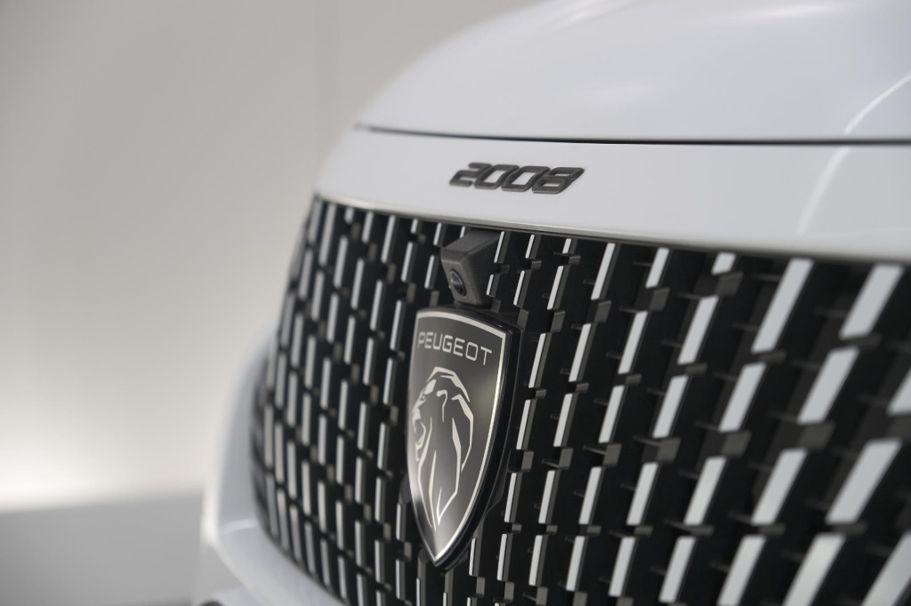 Peugeot E-2008