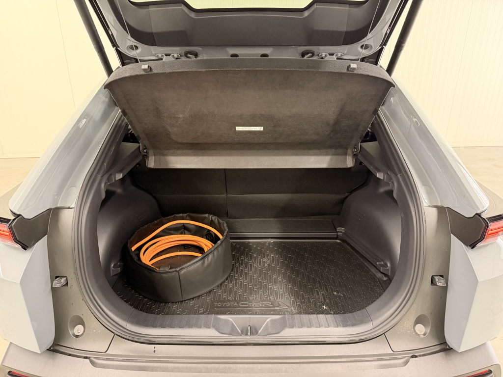 Toyota C-hr+