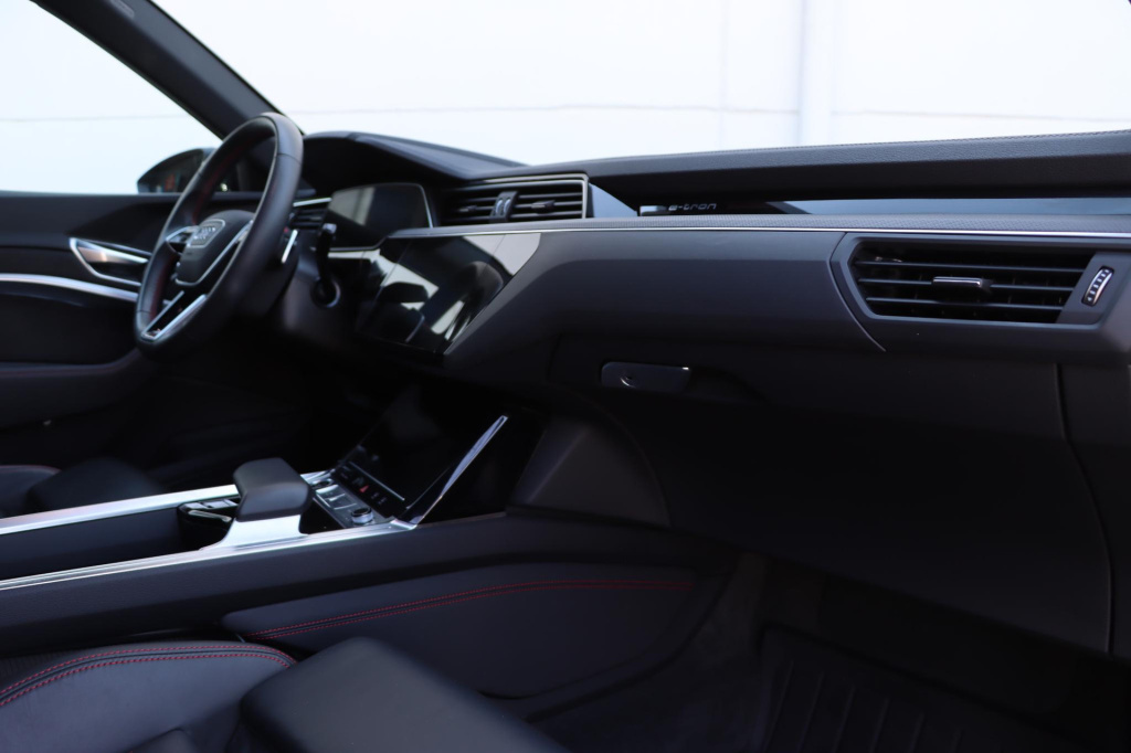 Audi Q8 E-tron