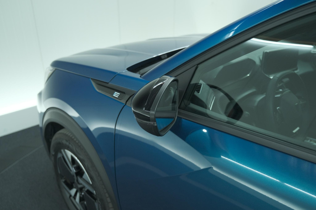 Peugeot E-2008