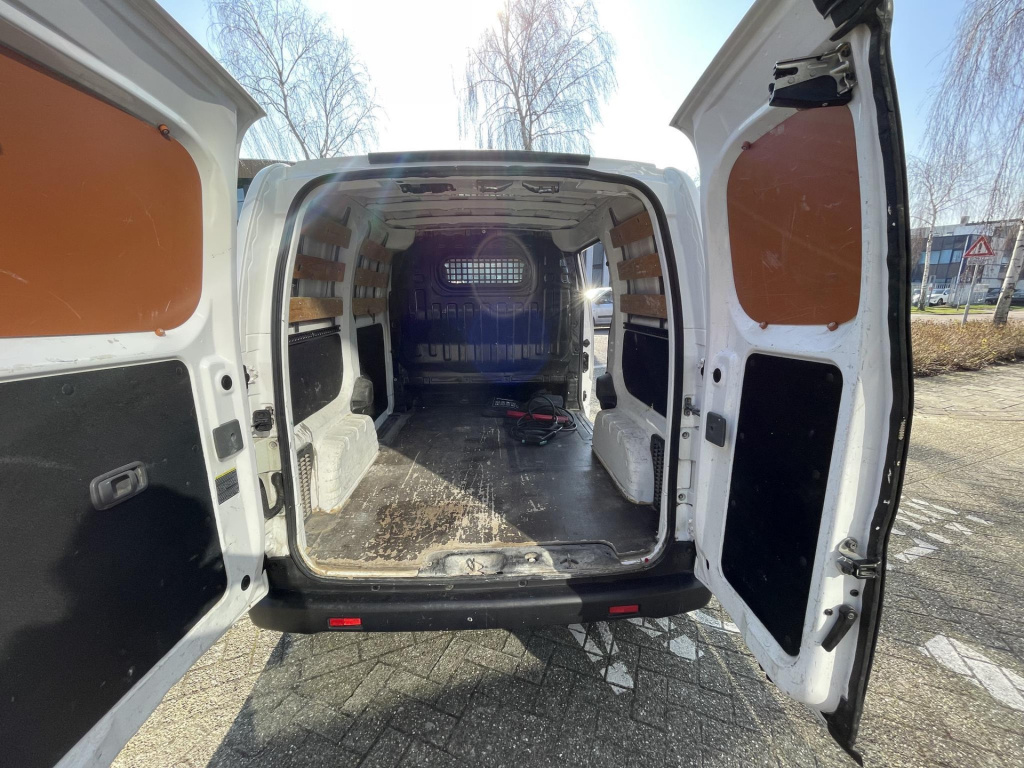 Nissan E-nv200