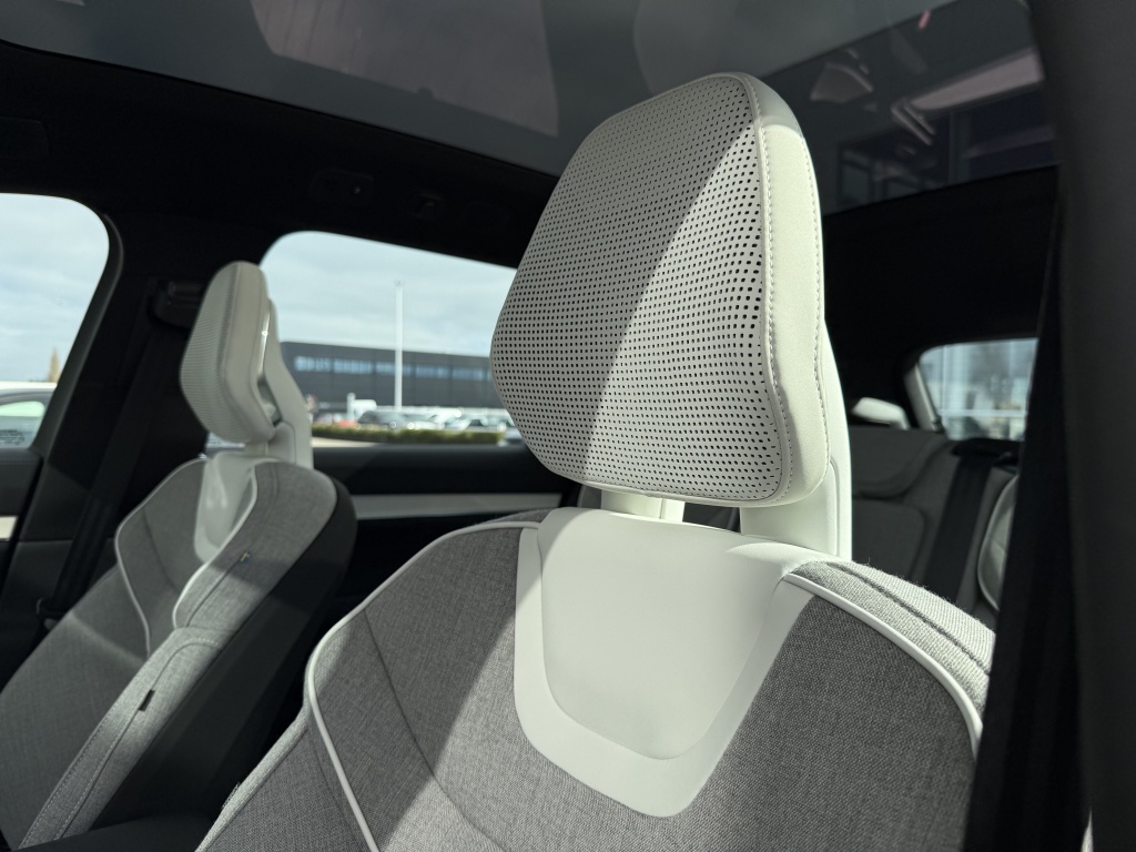 Volvo Ex90