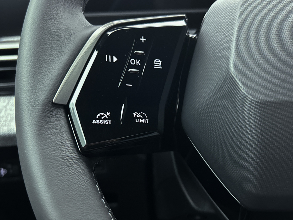 Peugeot E-3008