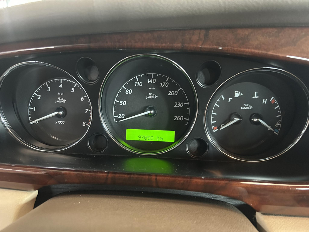 Jaguar Xj