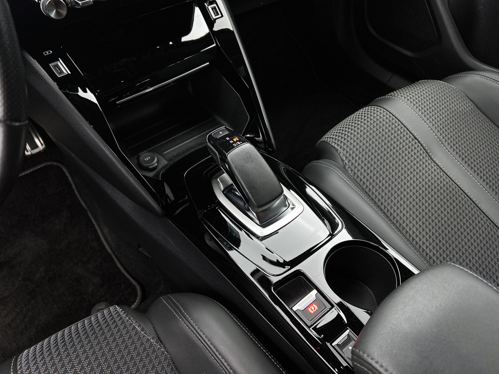 Peugeot E-2008
