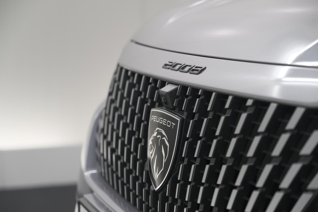 Peugeot E-2008