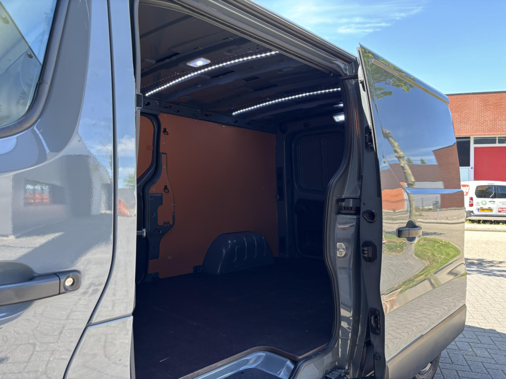 Nissan Nv300