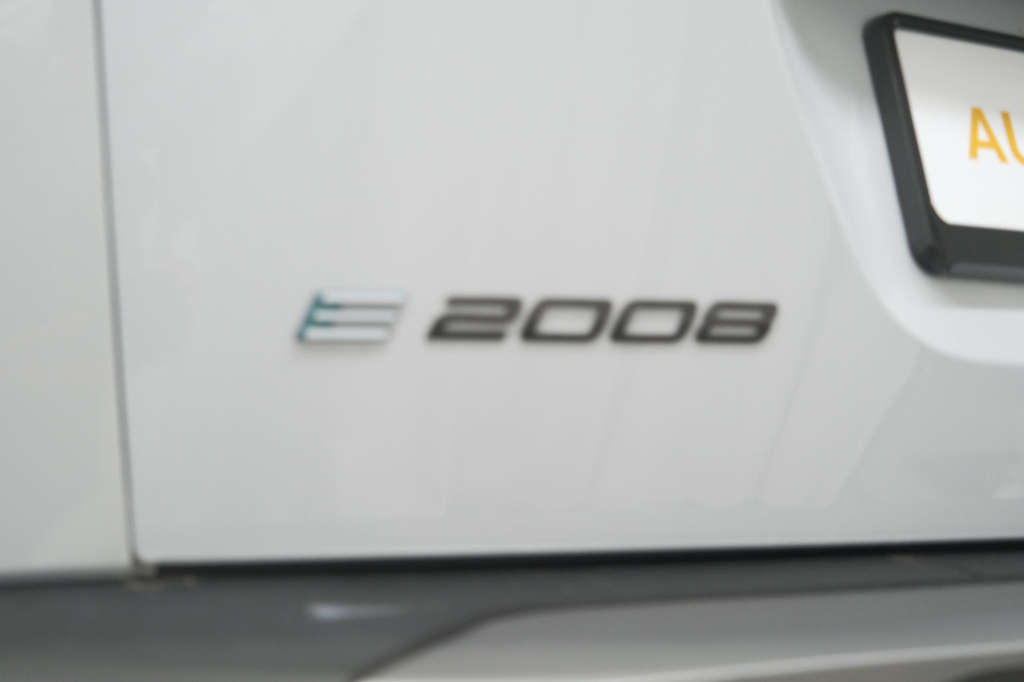 Peugeot E-2008