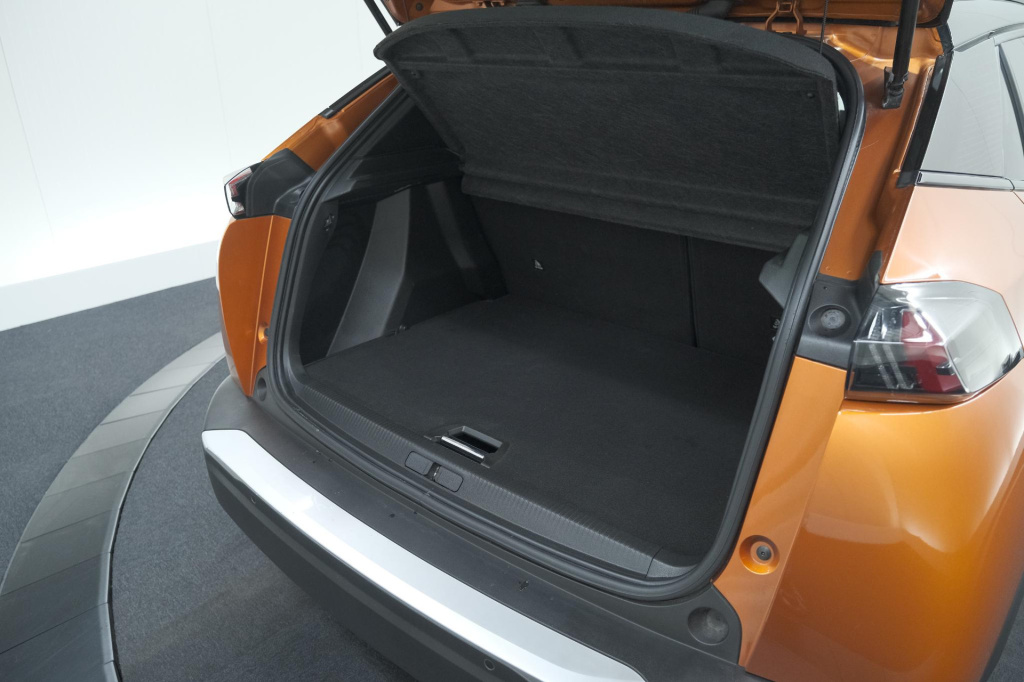 Peugeot E-2008