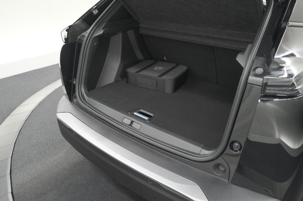 Peugeot E-2008