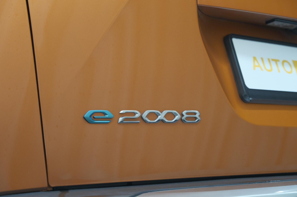 Peugeot E-2008