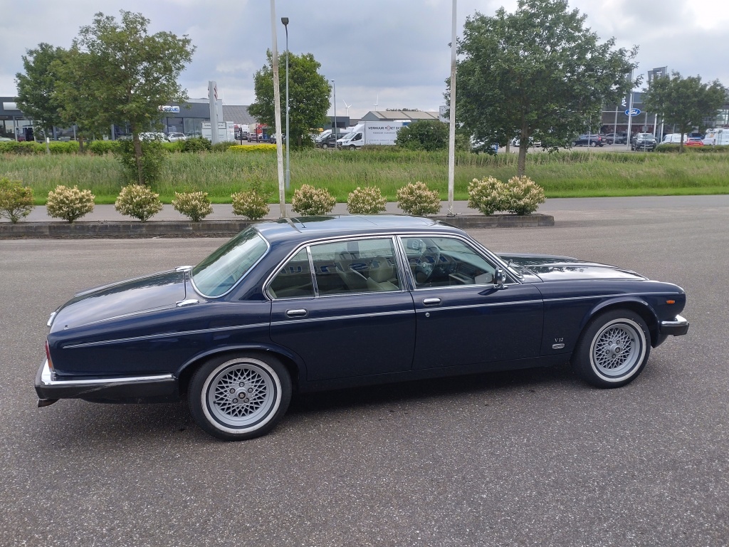 Jaguar Xj