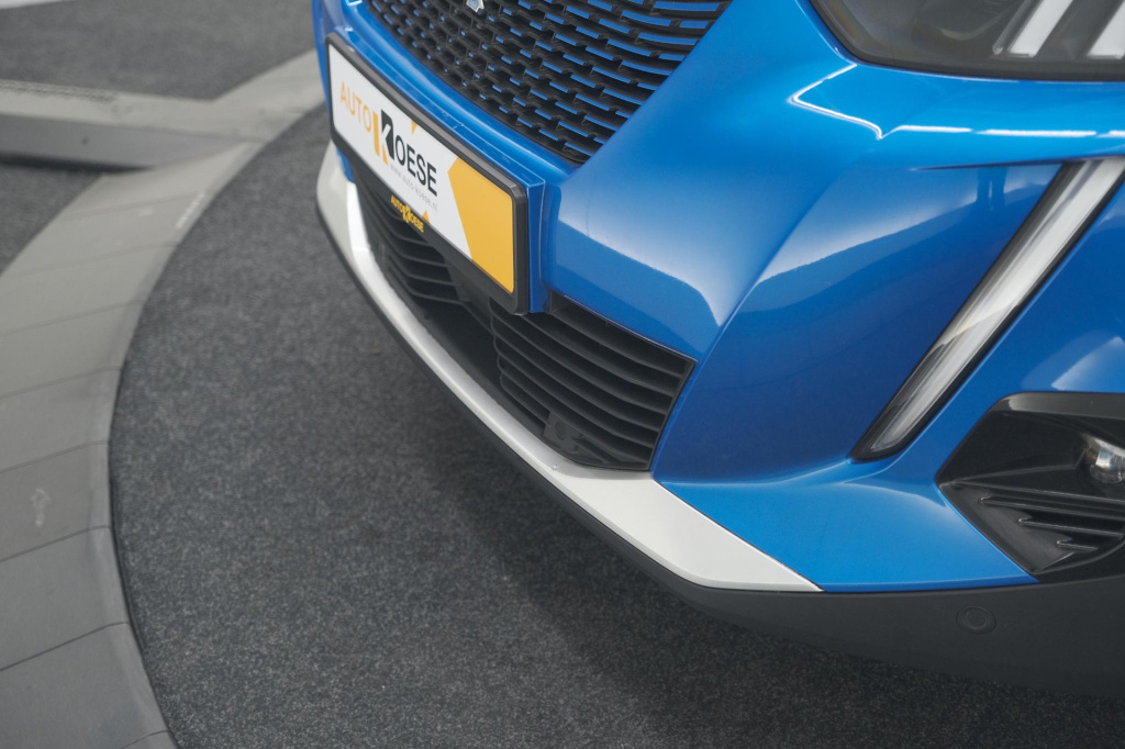 Peugeot E-2008