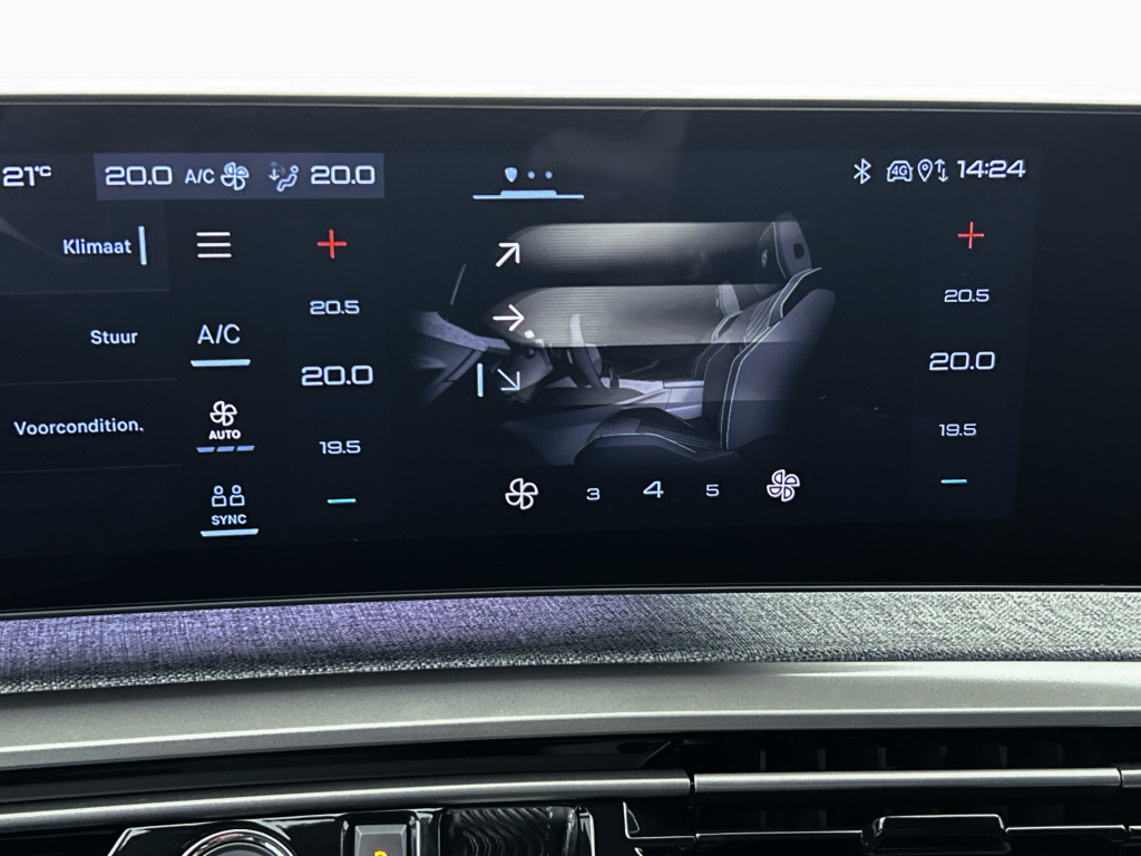 Peugeot E-3008