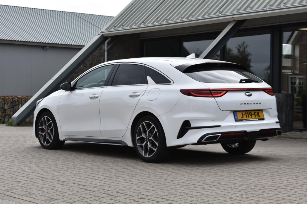 Kia Proceed