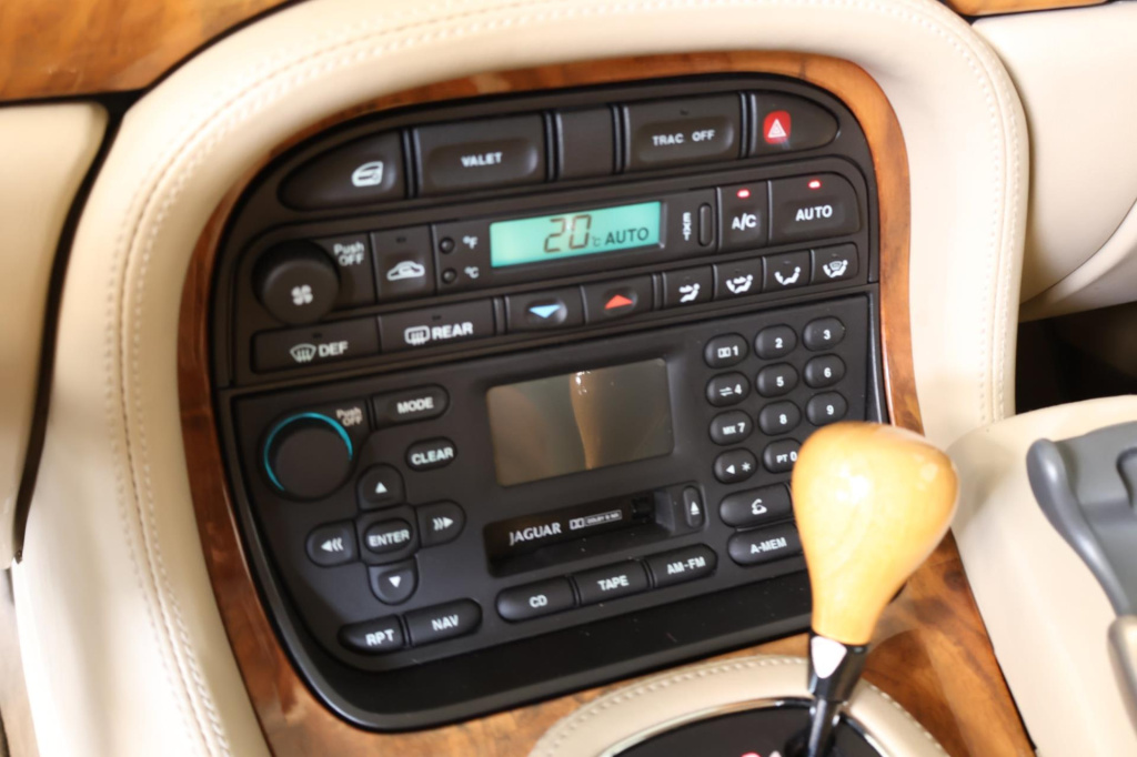 Jaguar Xj