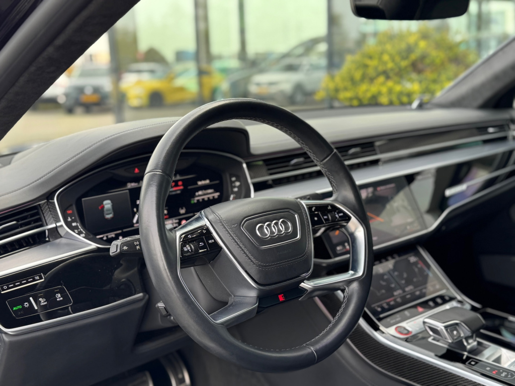 Audi S8