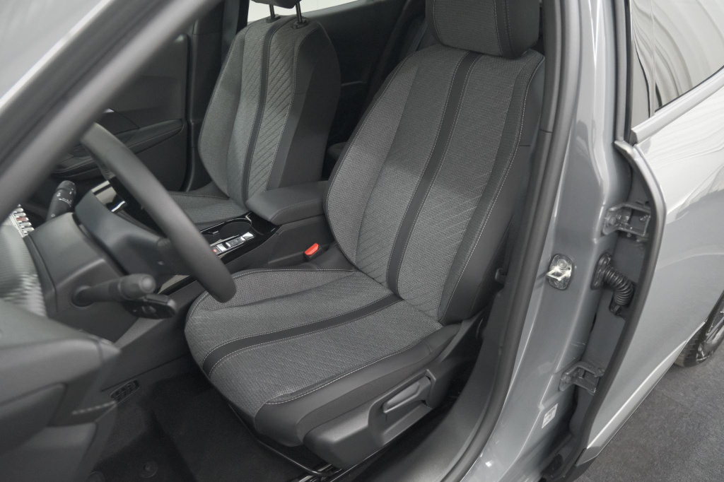 Peugeot E-2008