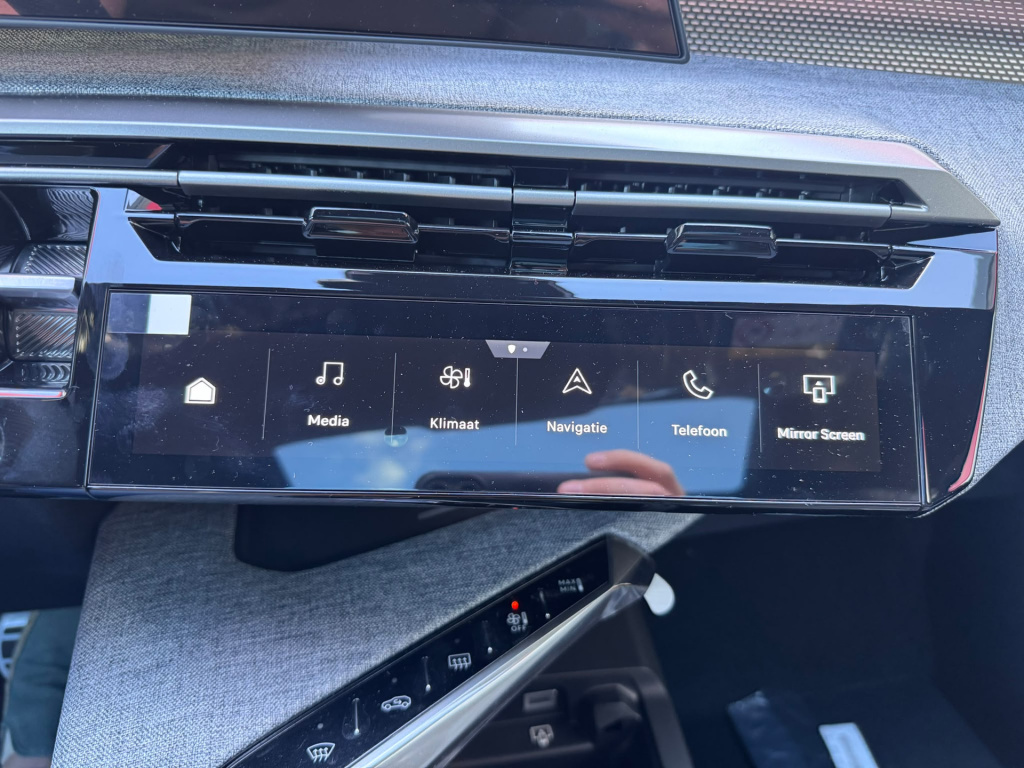 Peugeot E-3008