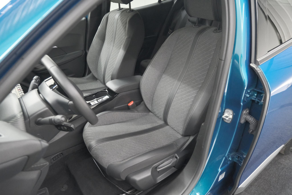 Peugeot E-2008