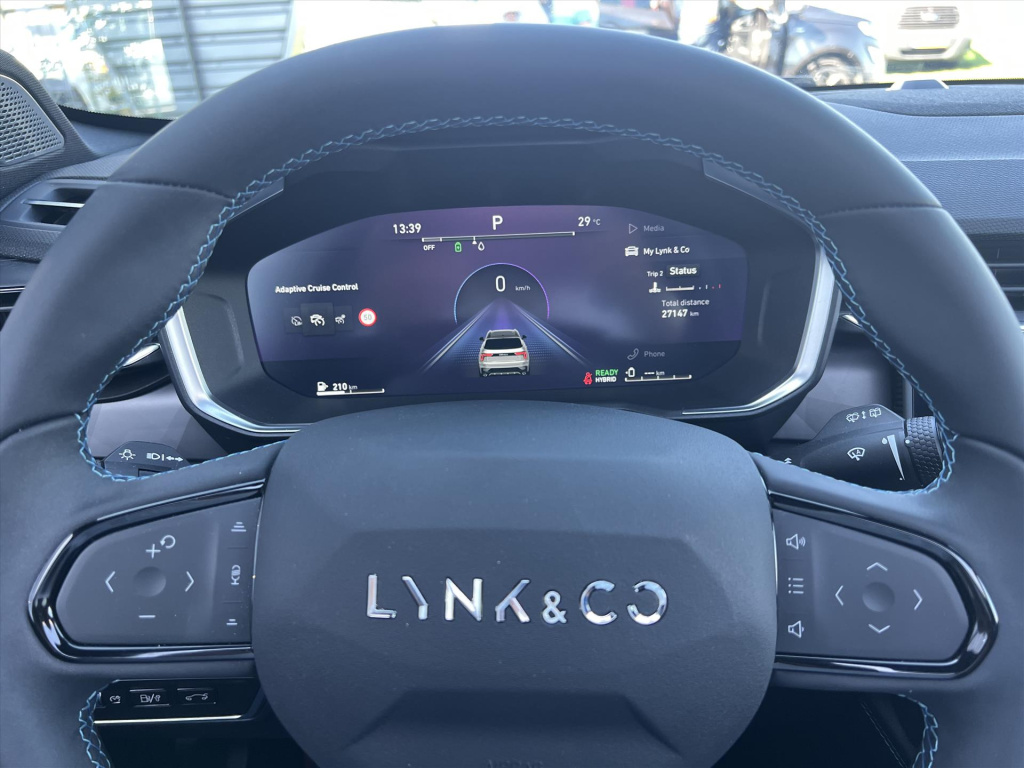 Lynk & Co 01
