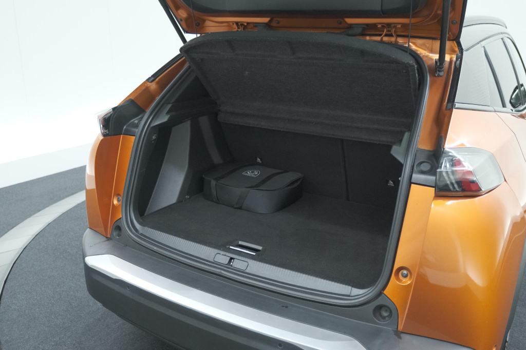 Peugeot E-2008
