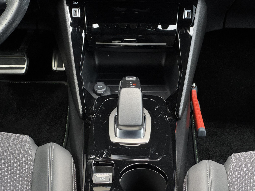 Peugeot E-2008
