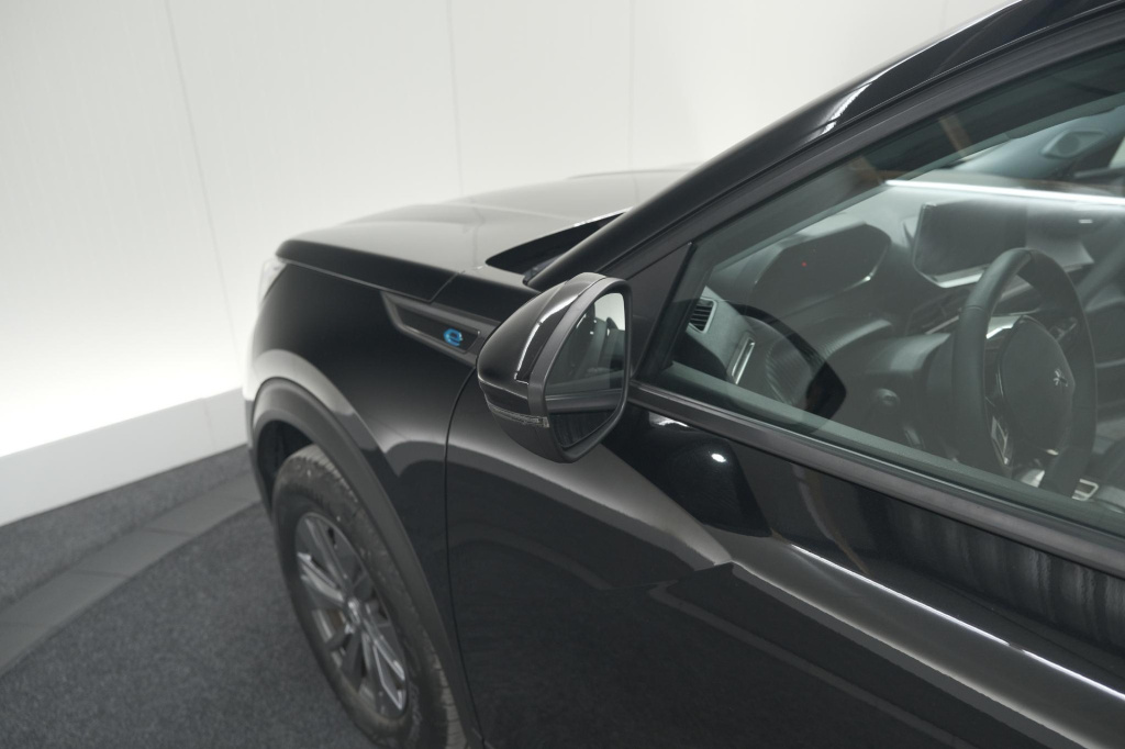 Peugeot E-2008