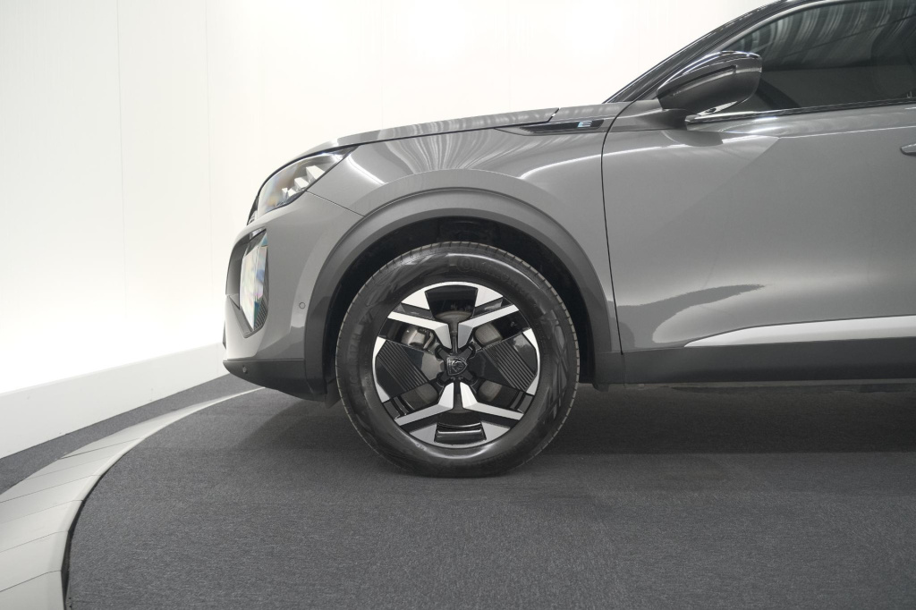 Peugeot E-2008