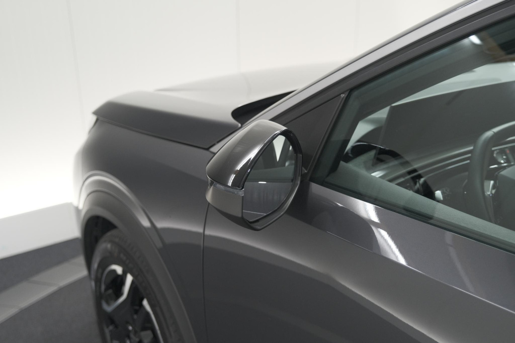Peugeot E-3008