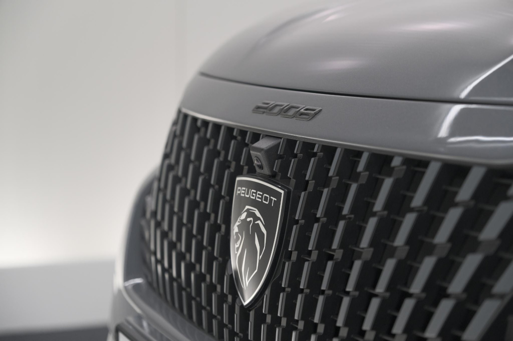 Peugeot E-2008