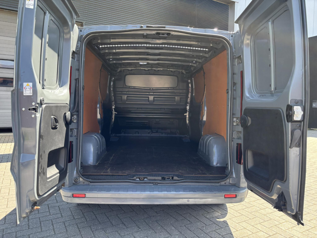 Nissan Nv300