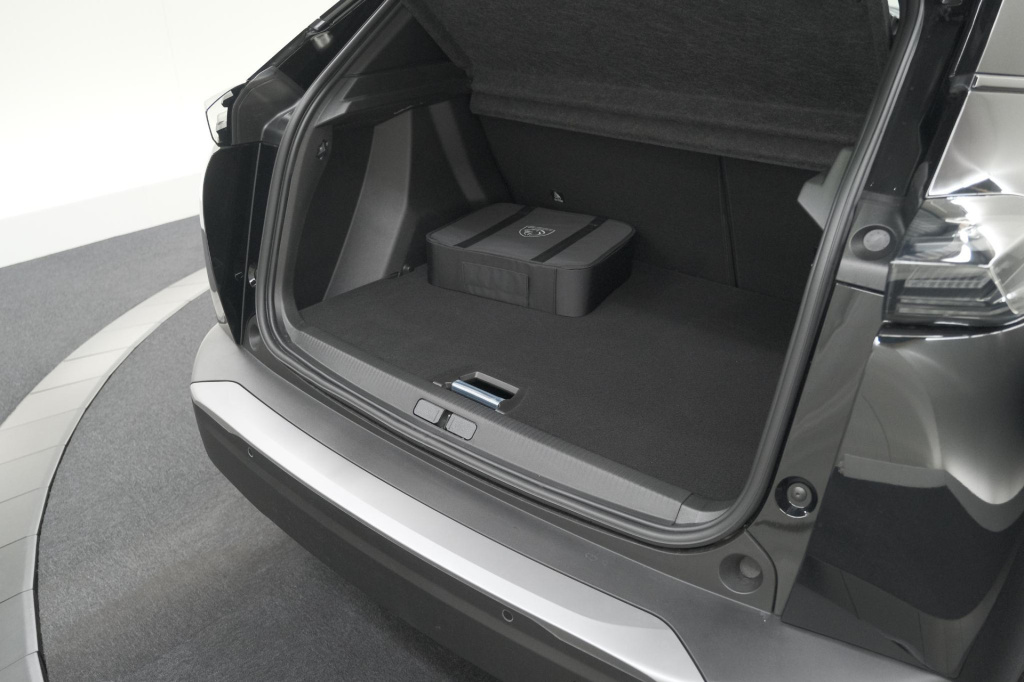 Peugeot E-2008