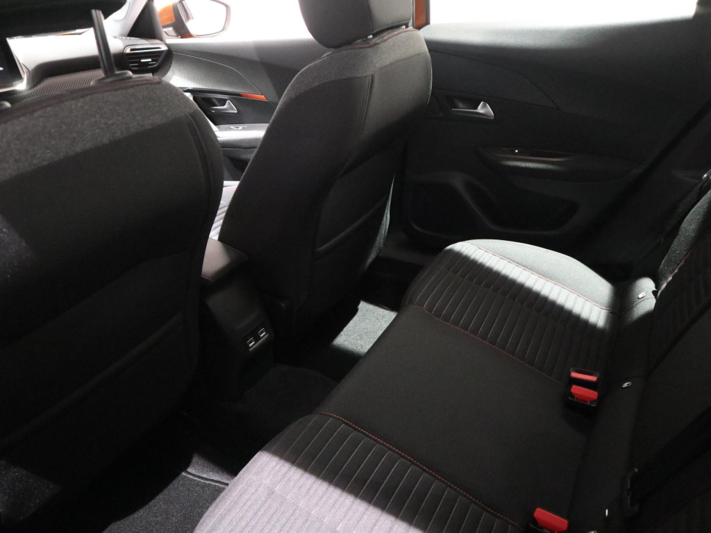 Peugeot E-2008