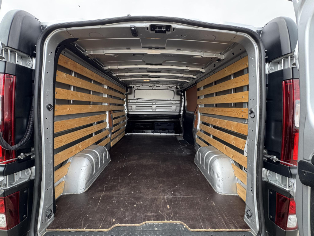 Nissan Nv300