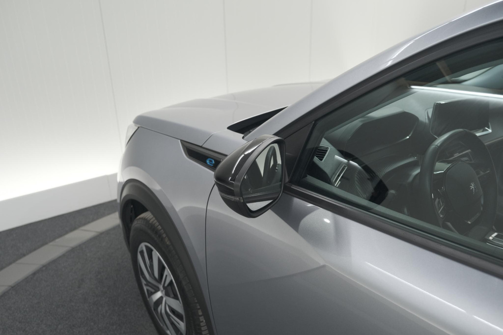 Peugeot E-2008